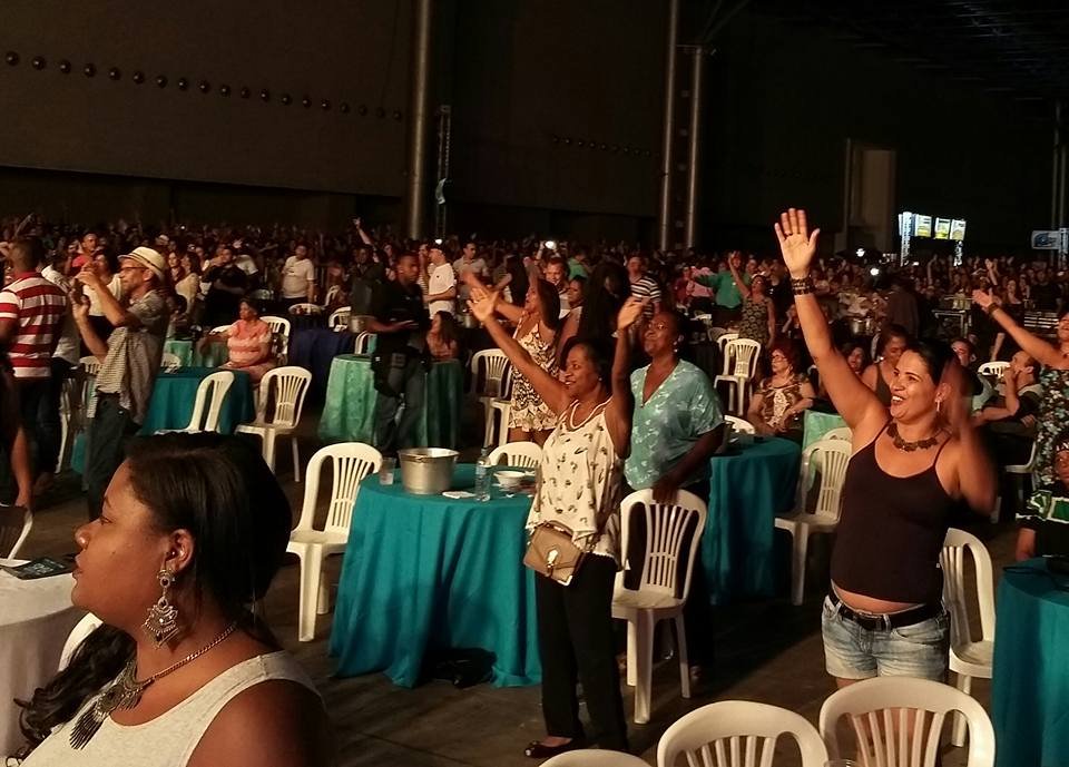 Os Reis do Samba: Alcione e Raça Negra animam fãs no Expominas com grandes sucessos