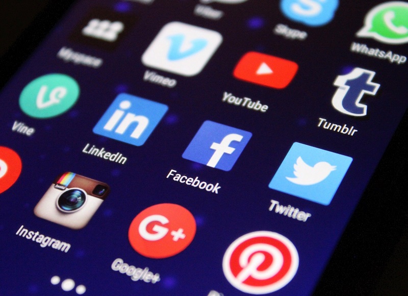 Comportamento nas redes sociais pode provocar demissão por justa causa