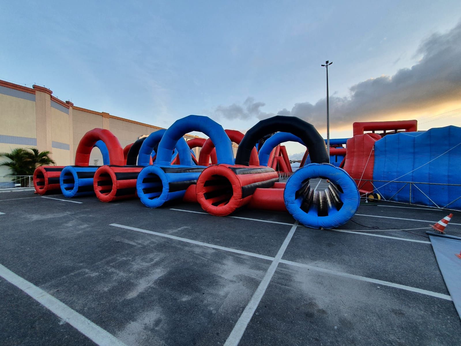 Circuito de Infláveis “Extreme Fun” chega a Belo Horizonte no  dia 17/12, na Esplanada do Mineirão