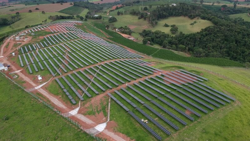 Usina de energia solar da AXS Energia começa a operar em São Gonçalo do Sapucaí