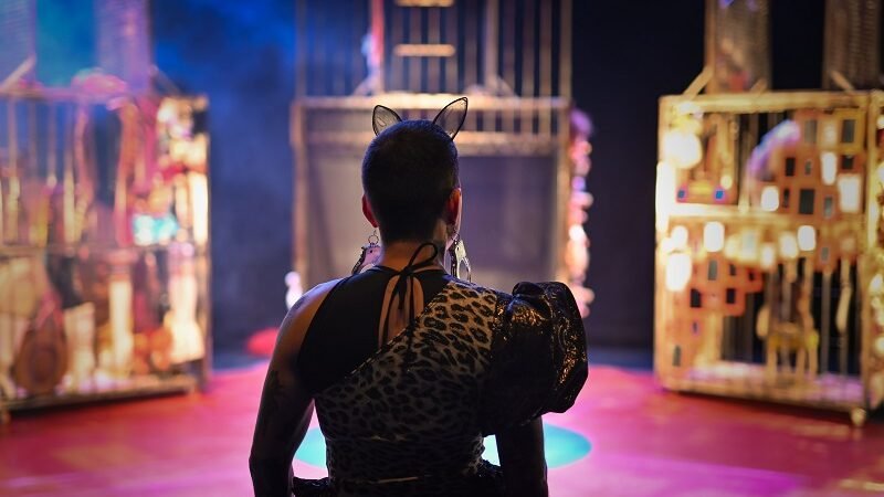 Cine Theatro Brasil recebe o espetáculo ‘Xuxeta, a Bixa Caça-Treta’