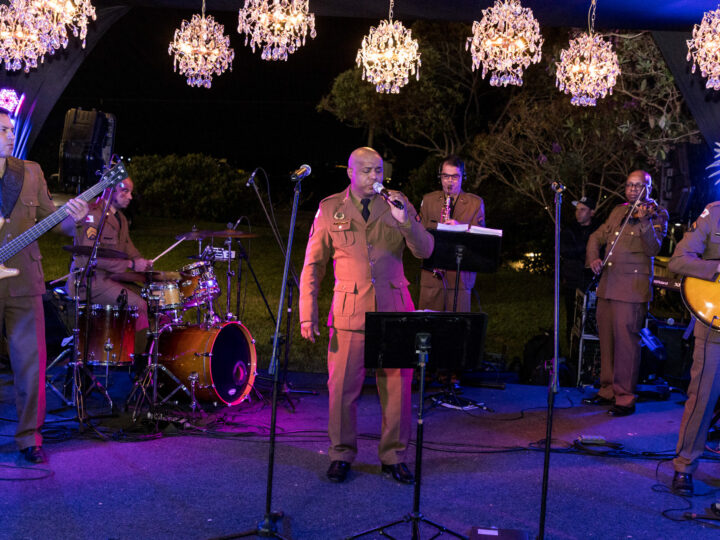 MÚSICOS DA POLÍCIA MILITAR  FAZEM APRESENTAÇÃO EM HOMENAGEM ÀS CRIANÇAS NO SHOPPING DEL REY NESTA SEXTA-FEIRA (10)