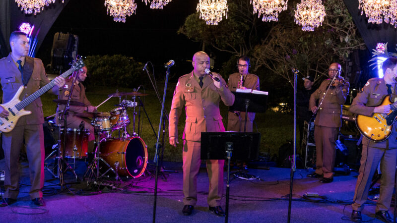 MÚSICOS DA POLÍCIA MILITAR  FAZEM APRESENTAÇÃO EM HOMENAGEM ÀS CRIANÇAS NO SHOPPING DEL REY NESTA SEXTA-FEIRA (10)