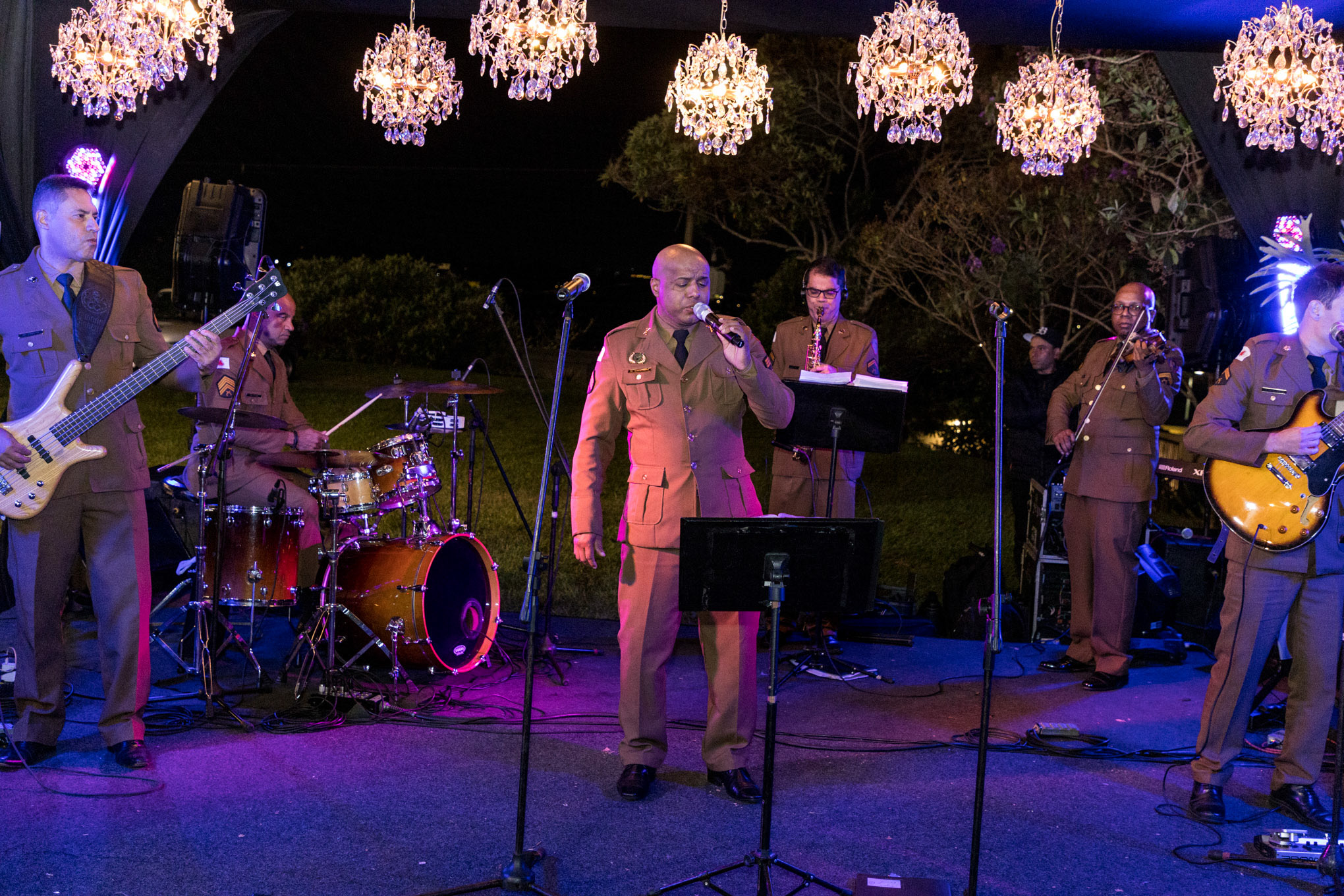 MÚSICOS DA POLÍCIA MILITAR  FAZEM APRESENTAÇÃO EM HOMENAGEM ÀS CRIANÇAS NO SHOPPING DEL REY NESTA SEXTA-FEIRA (10)