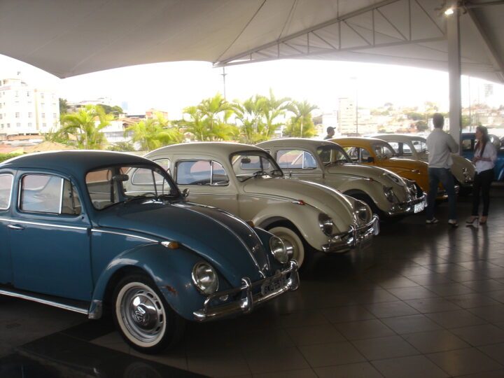 Clássicos que encantam gerações: Encontro de Fuscas agita o Portal Auto Shopping neste domingo (25)