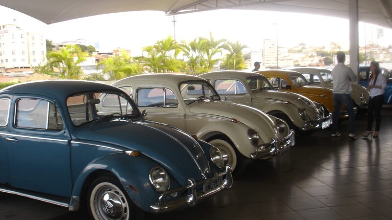 Clássicos que encantam gerações: Encontro de Fuscas agita o Portal Auto Shopping neste domingo (25)