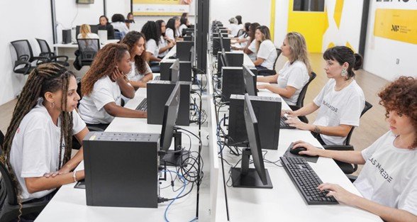 Inscrições para cursos gratuitos de Moda e Cultura Digital para mulheres em BH terminam nesta quarta