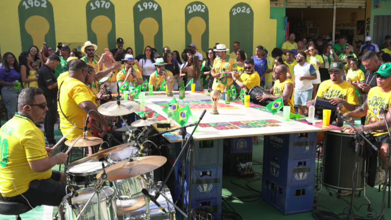 Deu Samba resgata tradição das ruas pintadas para a Copa do Mundo e celebra a música em gravação histórica em Santa Luzia