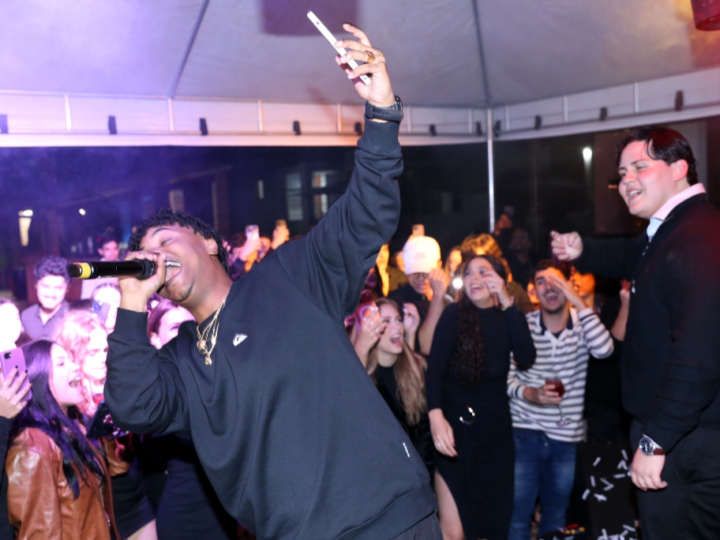Guilherme Couto reúne amigos em Pedro Leopoldo para celebrar 18 anos com direito a show de MC Vitin LC