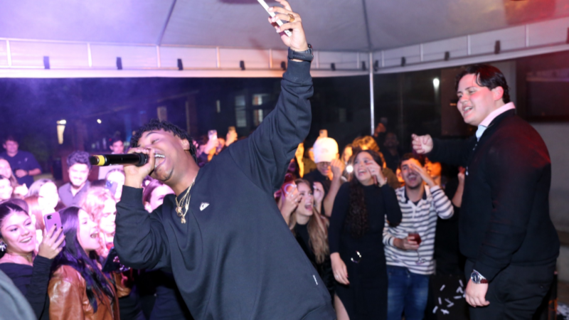 Guilherme Couto reúne amigos em Pedro Leopoldo para celebrar 18 anos com direito a show de MC Vitin LC