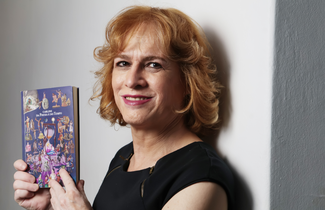 Carline lança o livro “Da Poesia e Do Tempo”