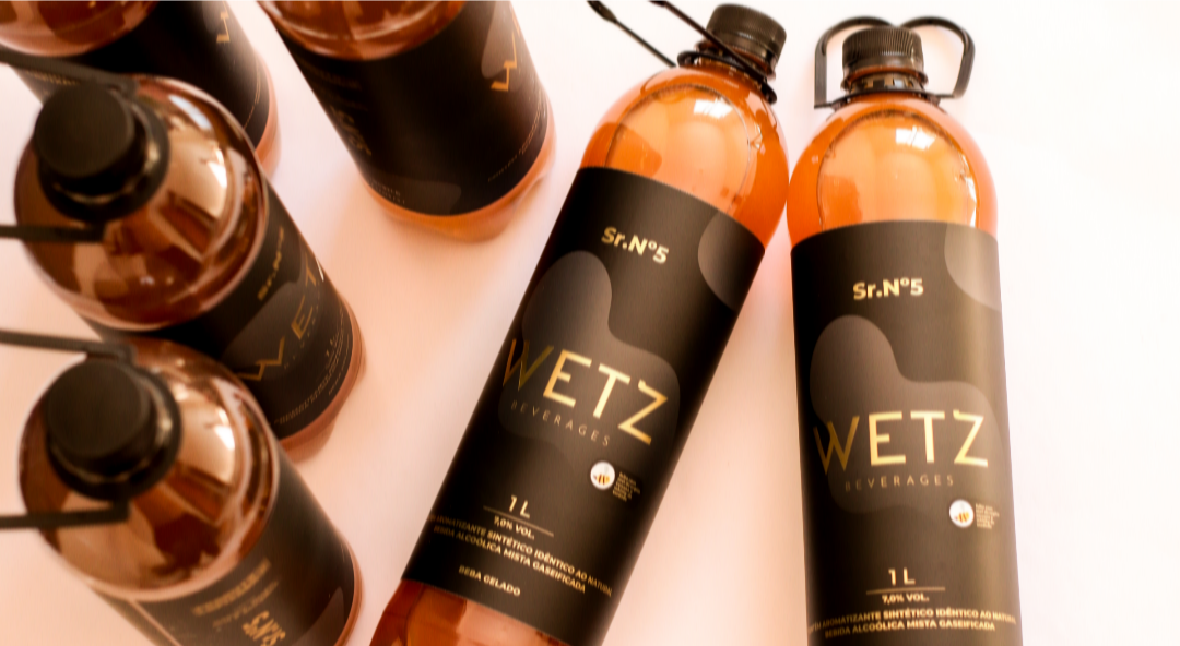Wetz Beverages aposta no “premium acessível” para democratizar a alta coquetelaria com garrafas de 1 litro