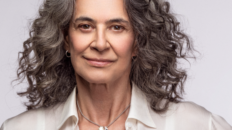 Simone celebra a força feminina e sua trajetória histórica na MPB em novo show “Que mulher é essa!?” em Belo Horizonte