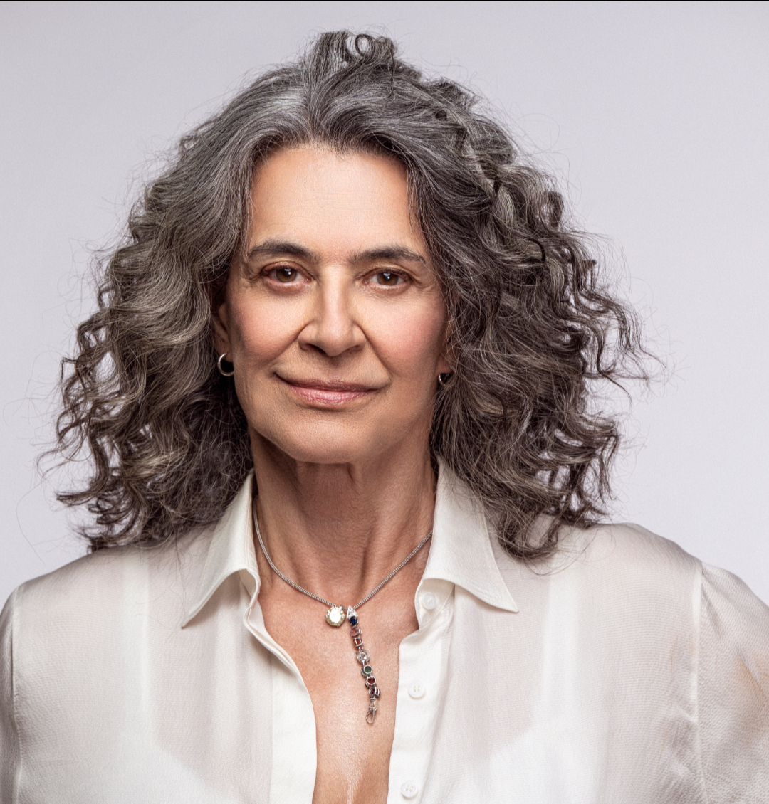 Simone celebra a força feminina e sua trajetória histórica na MPB em novo show “Que mulher é essa!?” em Belo Horizonte
